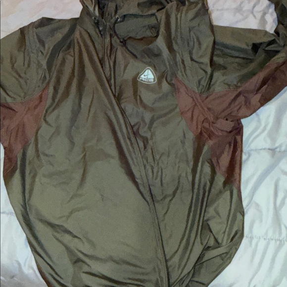 Nike Men’s Hooded Jacket / Vest - Olive and Brown - Picture 5 of 5